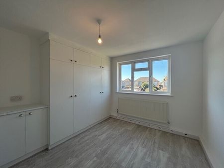 Orchard Avenue, Rainham, RM13 9NY - Photo 3