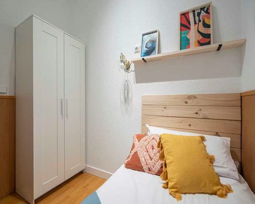 Calle Hermanos Álvarez Quintero, Madrid, Community of Madrid 28004 - Foto 1