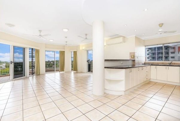 Prime Esplanade Living – Spacious Apartment With Exceptional Views - Photo 1