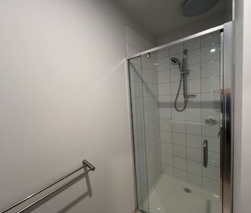 Newly Renovated 2 Bedroom Apartment in CBD! - Photo 3