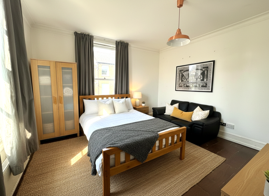 6 bedroom end of terrace house to rent - Photo 1