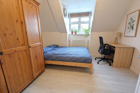 Goldsworth Road, Woking, Surrey, GU21 - Photo 2