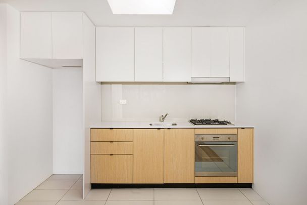 North-Facing One Bedroom Apartment in Prime Location - Photo 1