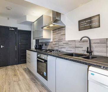 5 bedroom terraced house to rent - Photo 4