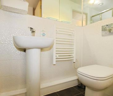 Stunning two bedroom flat available just off Portland Square! - Photo 6