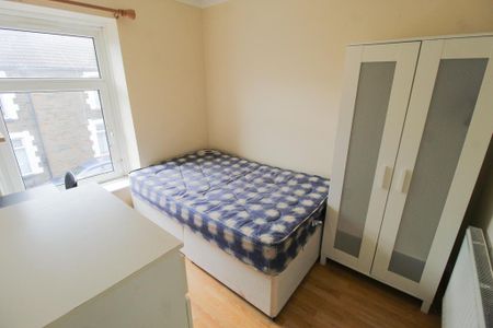 1 bedroom in a house share to rent - Photo 3