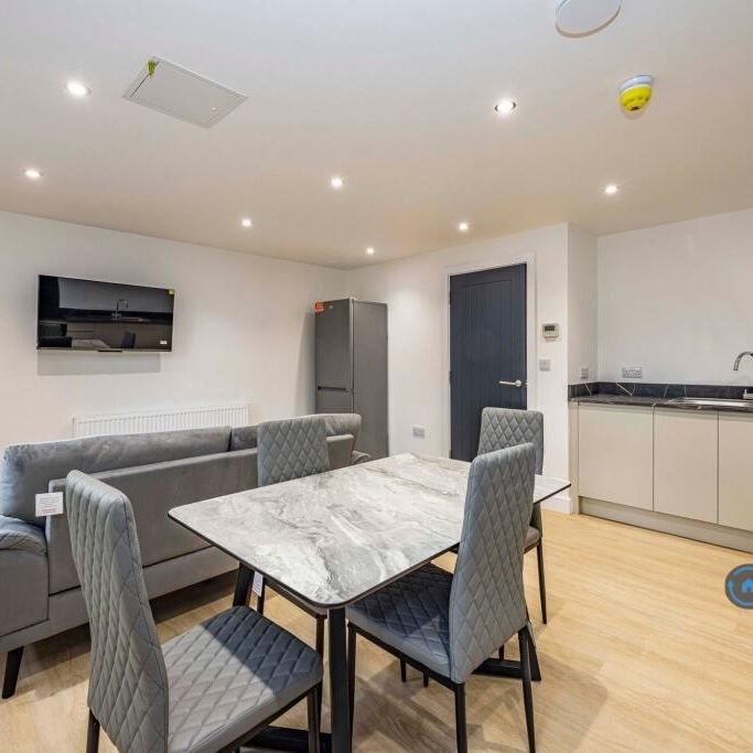 1 bedroom in a flat share to rent - Photo 1