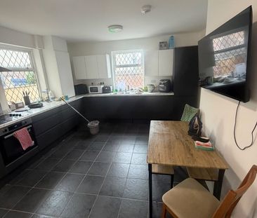 Room in a Shared House, Laird Street, CH41 - Photo 2