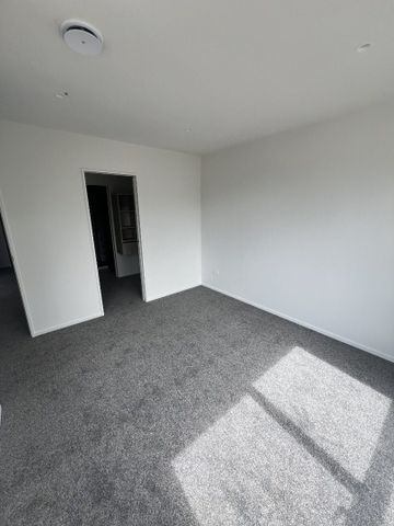 Brand New Stunning 3-bedroom Duplex in Manurewa - Photo 2