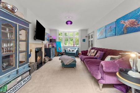 River Mount, Walton-on-Thames, KT12 - Photo 2