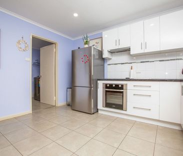 Furnished 1x1 - Courtyard + Carport - Photo 5