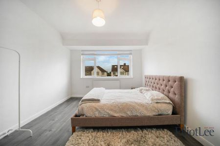 4 bedroom end of terrace house to rent - Photo 5