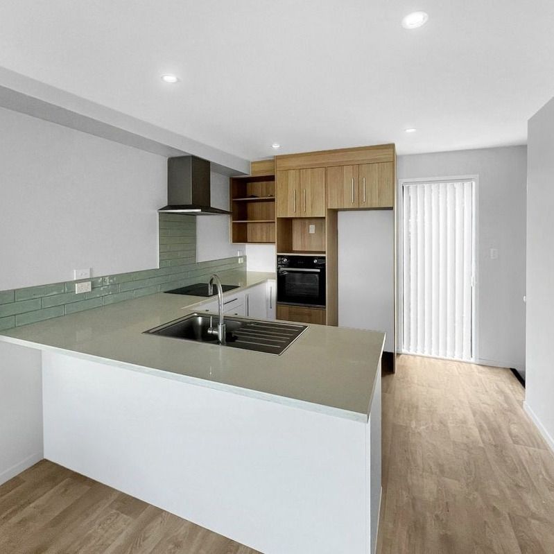 MANGERE BRIDGE, 3 BEDROOMS - Photo 1