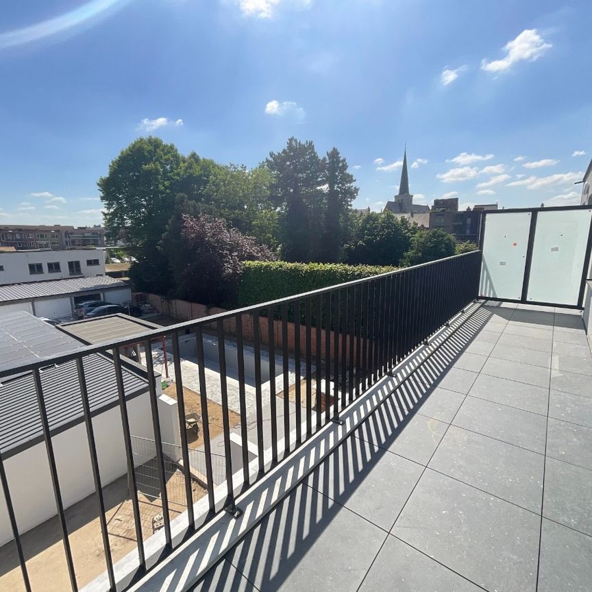 Volledig gerenoveerd dakappartement in centrum Herentals - Photo 1