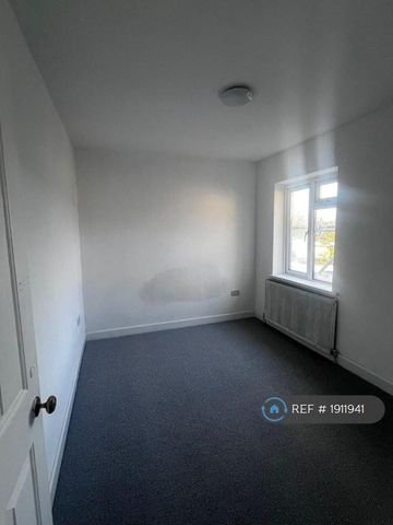 5 bedroom semi-detached house to rent - Photo 5