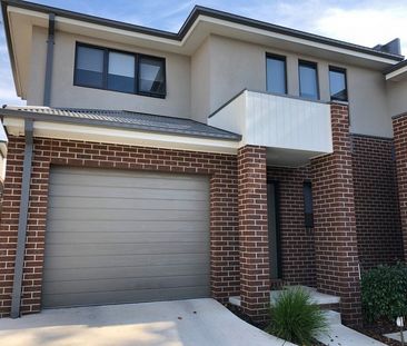 Stylish 2 Bedroom Town House - Photo 2
