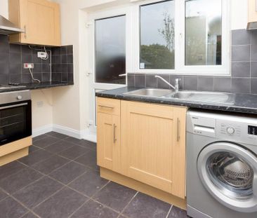 2 bedroom semi-detached house to rent - Photo 2
