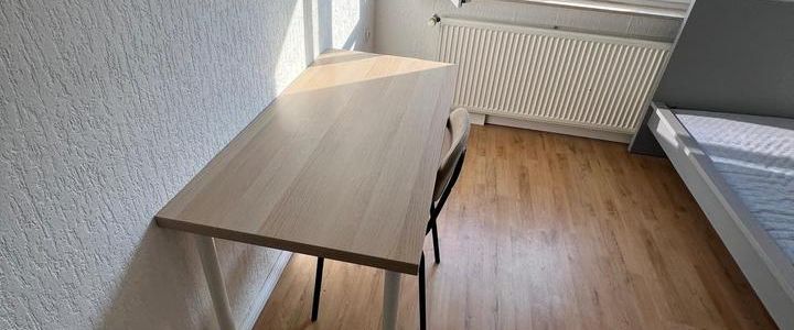 möbliertes WG- Zimmer für Studentinnen und Azubis - Photo 1