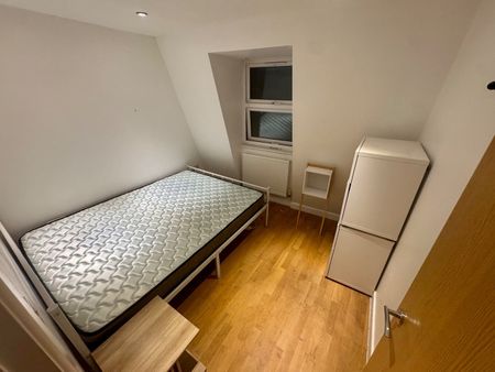 1 Bed Flat, Haydons Road, SW19 - Photo 2