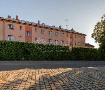 Světlý a kompletně nový byt 2+1 ( 66 m - Photo 2