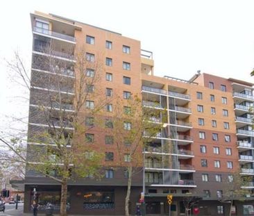 MODERN CITY ONE-BEDROOM WITH CAR SPACE - Photo 5