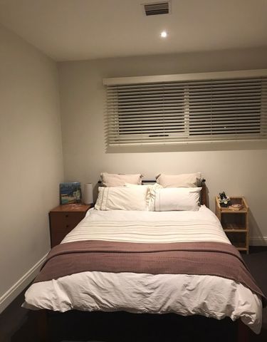 Caulfield South - Photo 5