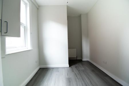 3 bedroom ground floor flat to rent - Photo 3
