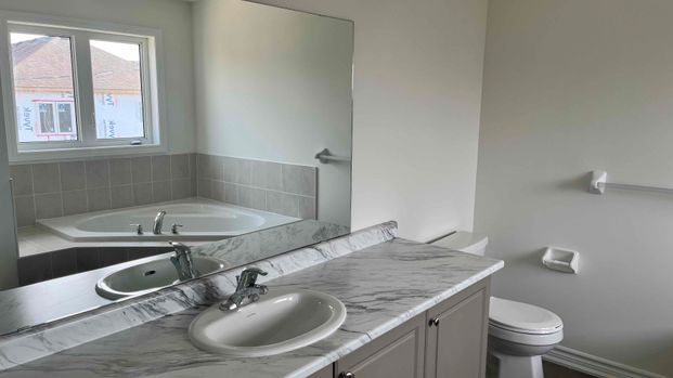 For Lease - 25 HUNTSWORTH Avenue, Thorold, Ontario - Photo 1