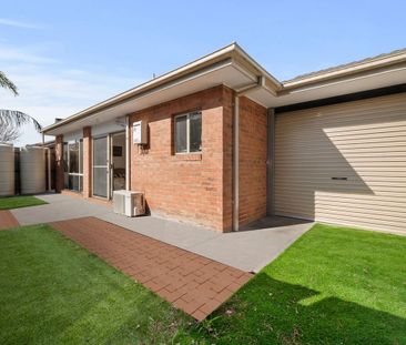 2/24 Henry Street, Melton, VIC 3337 - Photo 2