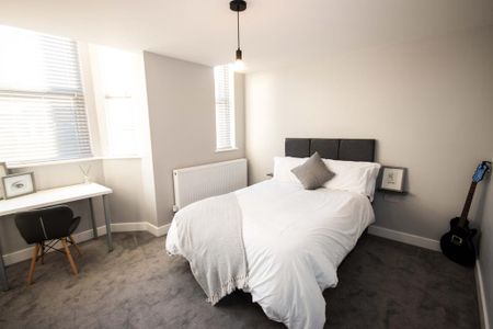 3 bedroom apartment to rent - Photo 4