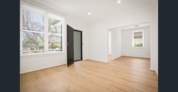 Newly Renovated 4-Bedroom Family Home in Prime Ermington Location! - Photo 1