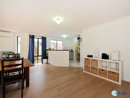 BEAUTIFULLY PRESENTED FAMILY HOME!! - Photo 4
