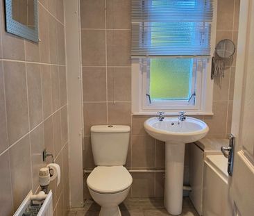 2 Bed End Terrace, Ardgay Place, G32 - Photo 4
