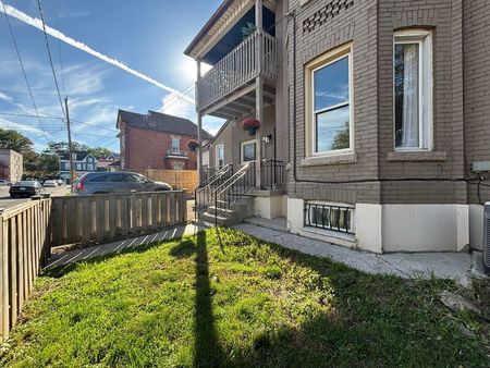 $1,650 / 1 br / 1 ba / 460 King William St unit 2 - Photo 3