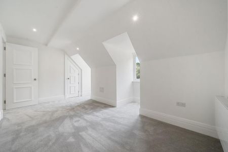 4 bedroom semi-detached house to rent - Photo 2