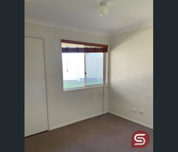 Family Home with Side Access! - Photo 1