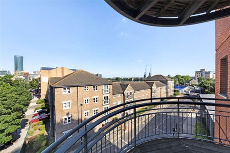 New Atlas on Westferry Road has an array of amenities, parks and bus routes into the City, in addition to being walkable to Canary Wharf Central. - Photo 3