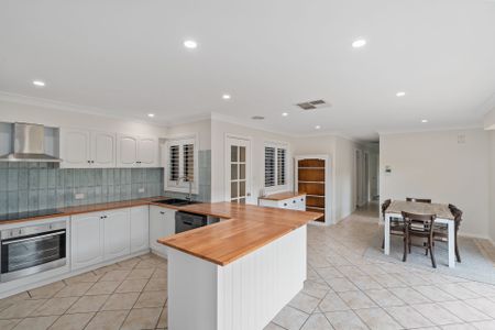 Beautiful Home in Central Wagga! - Photo 3