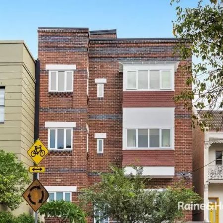 Studio with 1 bedroom & 1 bathroom - Photo 4