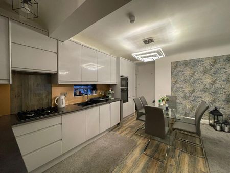 3 bedroom flat to rent - Photo 5