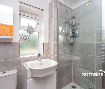 Elles Close, Farnborough, GU14 - Photo 1