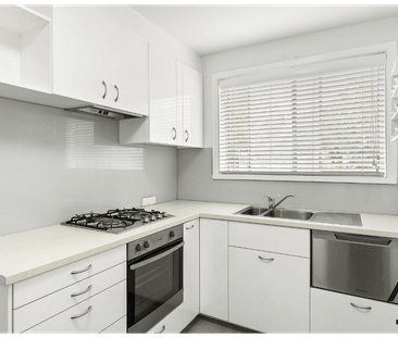 Neat and spacious apartment in Alphington. - Photo 2