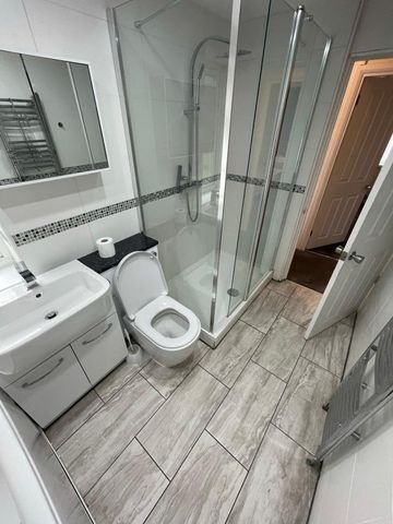 Room in a Shared House, Kidbrooke Station, SE3 - Photo 4