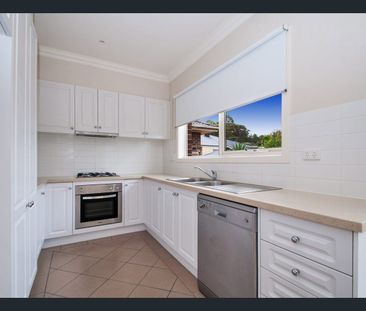 Modern Two-Storey Townhouse in Convenient Croydon North Location - Photo 2