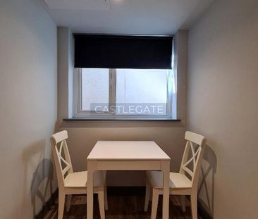 1 bedroom in a flat share to rent - Photo 3