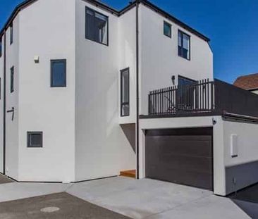 CITY CENTRE - EXECUTIVE 3 BEDROOM, 2 BATHROOM TOWNHOUSE - Photo 5