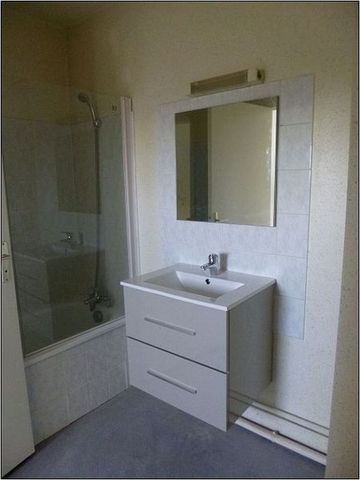 2 Pièces CHARTRES DE BRETAGNE – - Photo 2