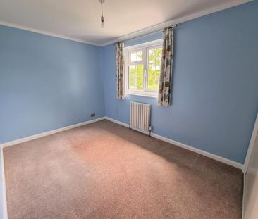 Claydon Road, Woking, Surrey, GU21 - Photo 3