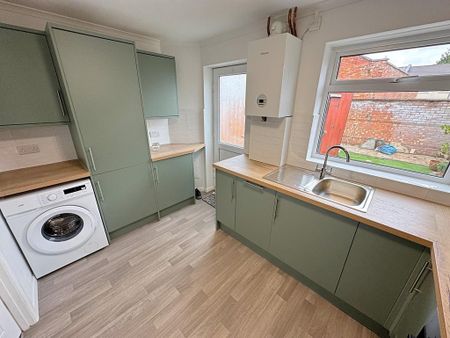 2 bedroom end of terrace house to rent - Photo 3