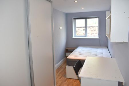 8 bedroom terraced house to rent - Photo 5